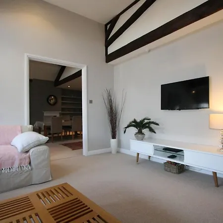 Spacious & Charming Maisonette In Clifton Village