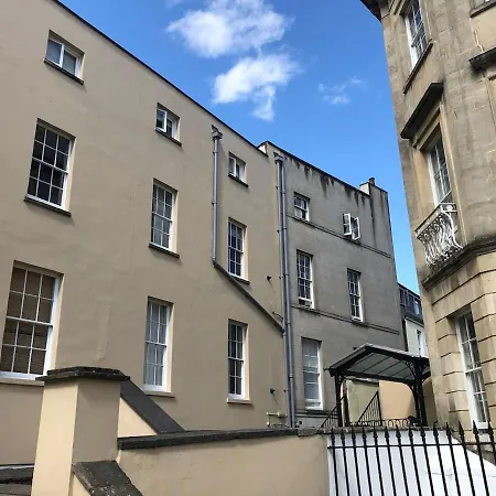 Spacious & Charming Maisonette In Clifton Village 公寓 *