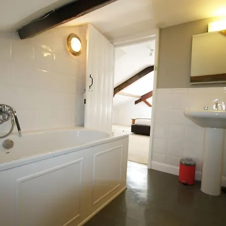 Spacious & Charming Maisonette In Clifton Village 公寓 布里斯托