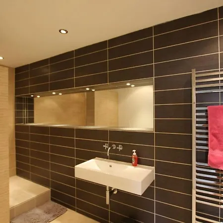 Spacious & Charming Maisonette In Clifton Village 公寓 *
