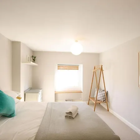 Spacious & Charming Maisonette In Clifton Village 公寓 *