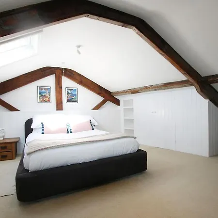 Spacious & Charming Maisonette In Clifton Village 公寓 *