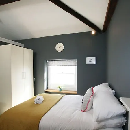 Spacious & Charming Maisonette In Clifton Village Bristol
